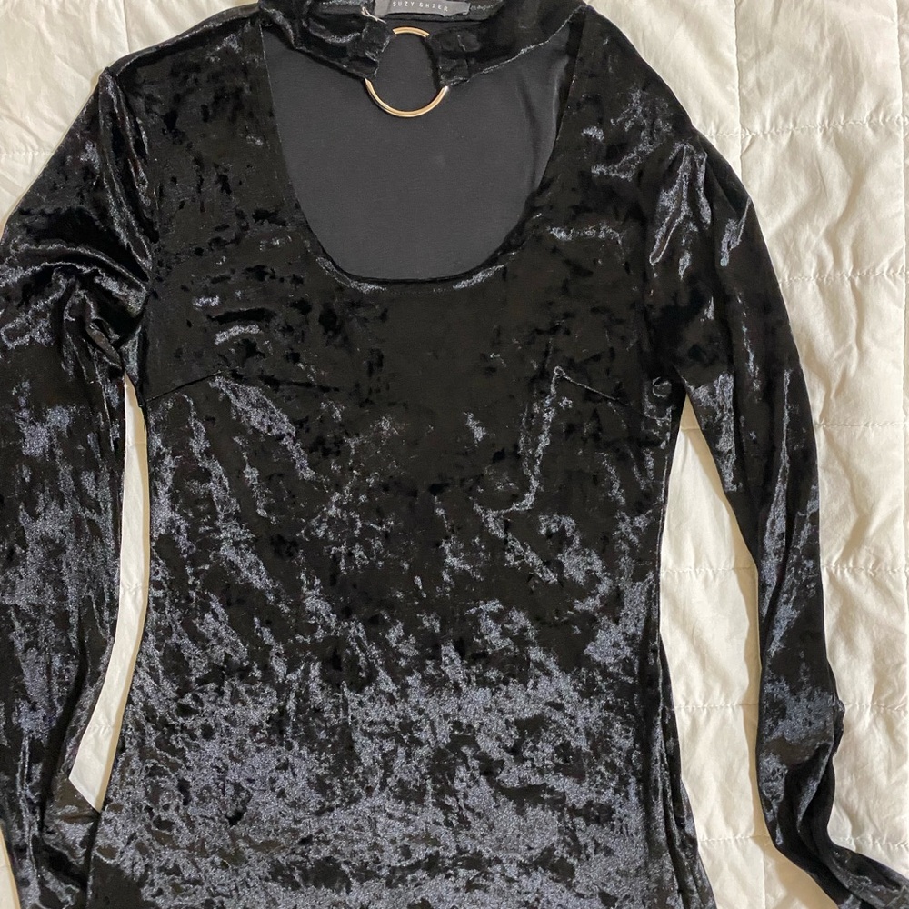 Vintage 90s/Y2K Suzy Shier Black Velvet Long-Sleeve Top with Silver Ring Detail